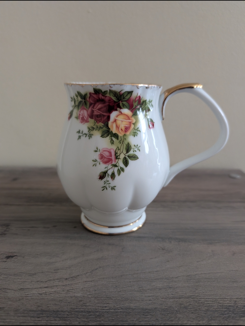 Vintage Royal Albert White Porcelain Rose-Print Hot chocolate Mug with Gold Trim